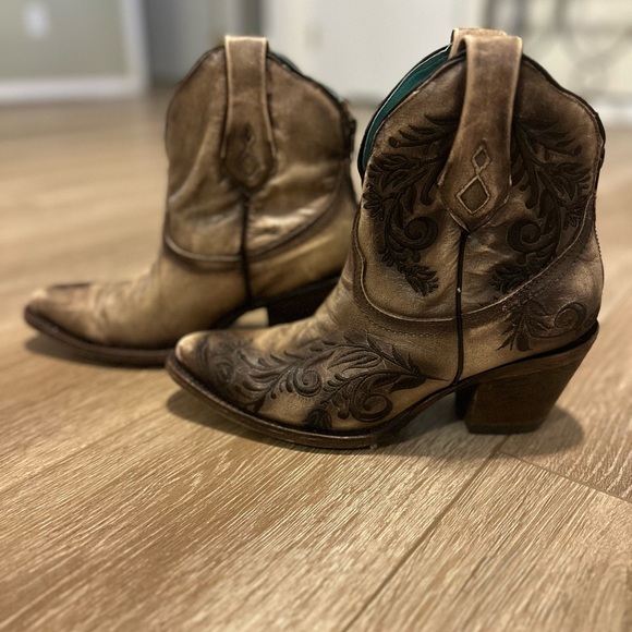 Corral Booties - Picture 4 of 16